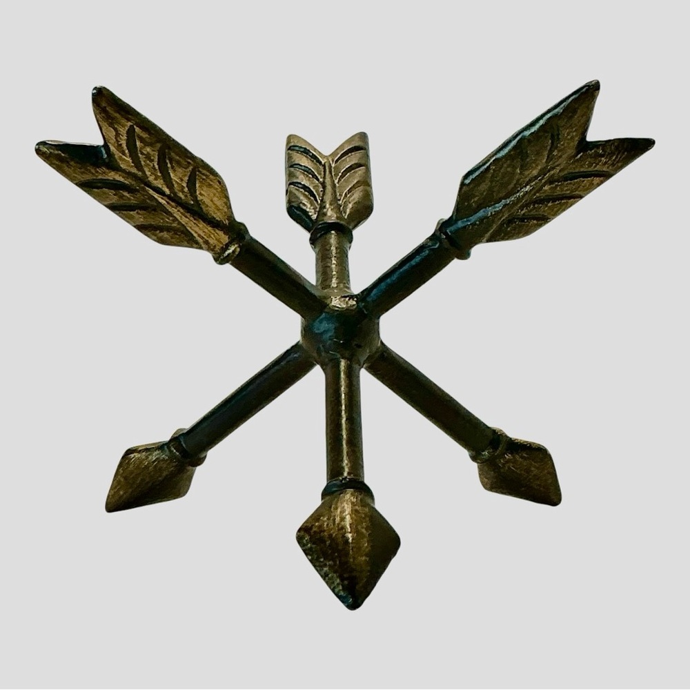 Metallic Arrow Sculpture Center Crossing Triple Arrows Accent Tabletop Decor
